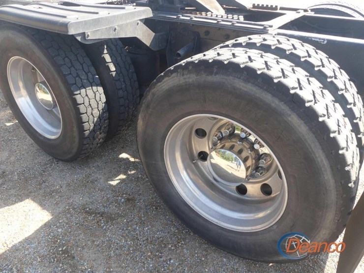 2012-kenworth-t800-image-4