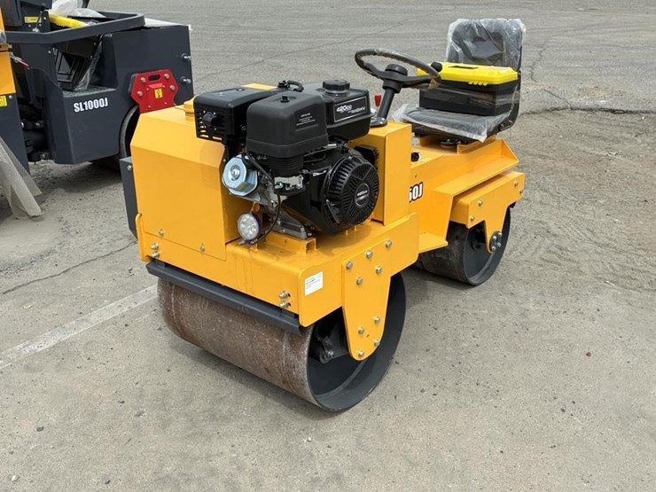 2025-sdlool-sl850-vibratory-tandem-roller-image-1