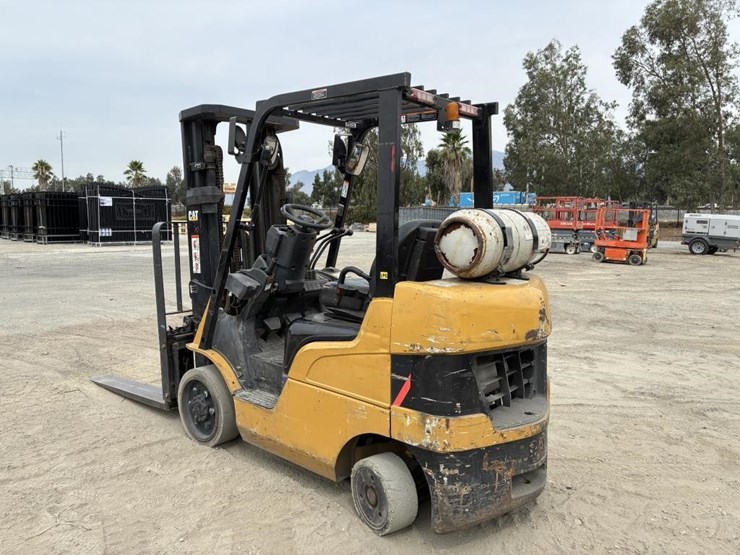 2014-caterpillar-2c500-forklift-image-2
