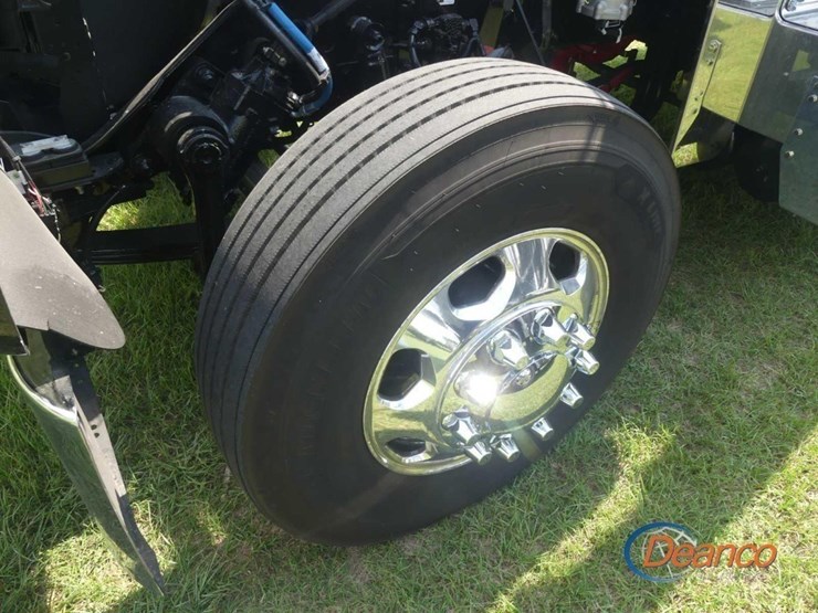 2024-kenworth-w900l-image-14
