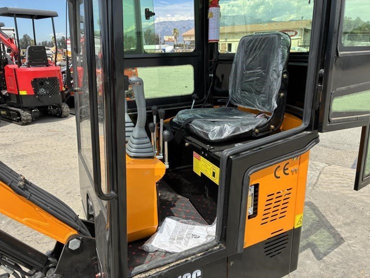 2025-vicsec-vc13c-hydraulic-excavator-image-15