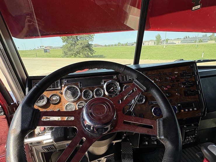 1997-peterbilt-378-image-12