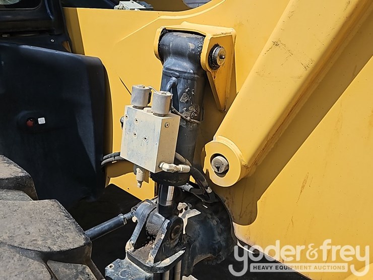 2017-caterpillar-tl642d-image-19