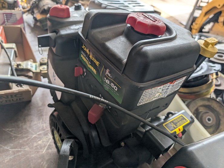 john-deere-16-image-4