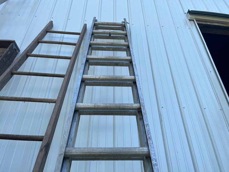 #3075-•-werner-aluminum-ladder-image-1