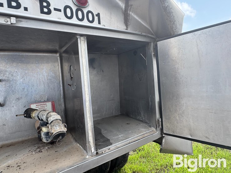 stainless-steel-t/a-tanker-trailer-image-10