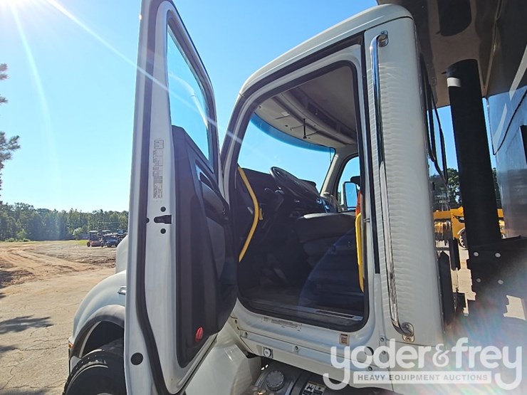 2023-kenworth-t880-image-40
