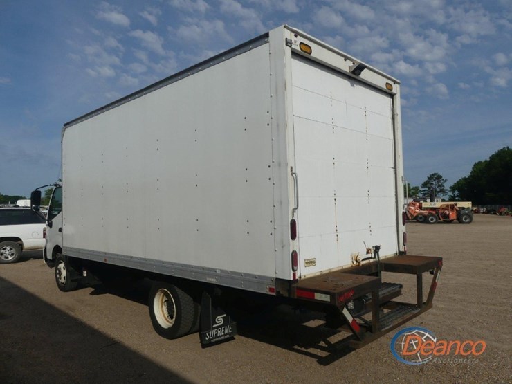 2019-hino-195-image-3