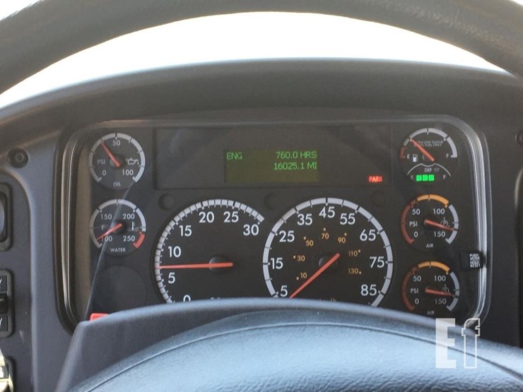 2017-freightliner-business-class-m2-106-image-6