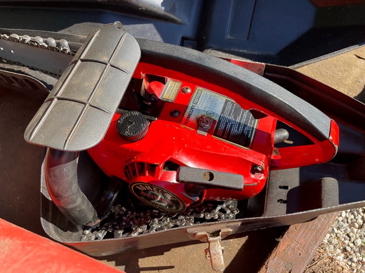 #1685-•-(2)-homelite-chainsaws-in-hard-cases-image-8