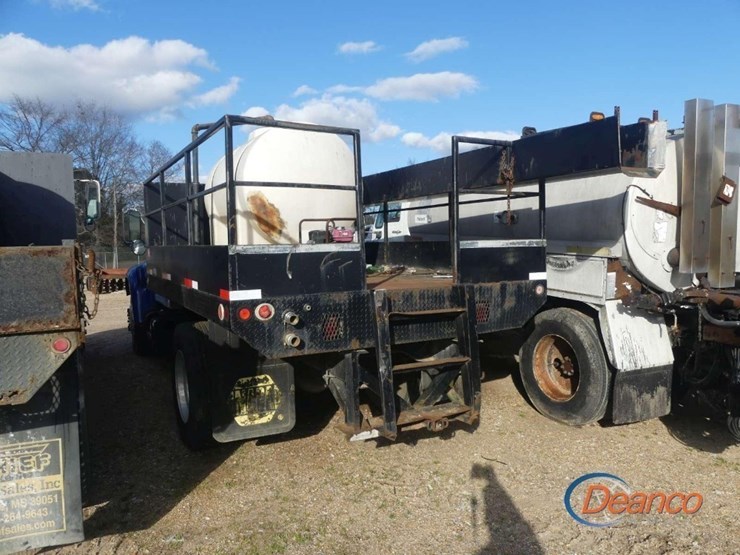 1995-ford-flatbed-truck,-s/n-1fdwf80cxsva18105-(inoperable):-s/a,-6-sp.,-water-tank-w/-pump,-odometer-shows-120k-mi.-image-3