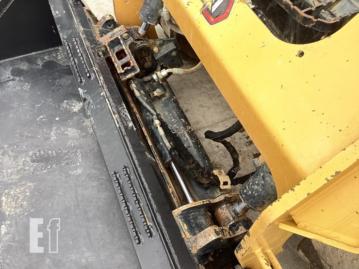 2021-caterpillar-259d3-image-10