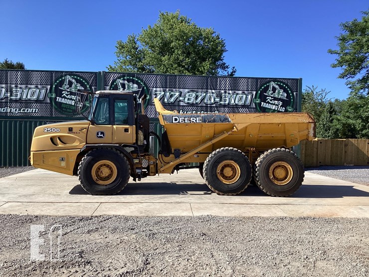 2015-deere-250d-ii-image-1