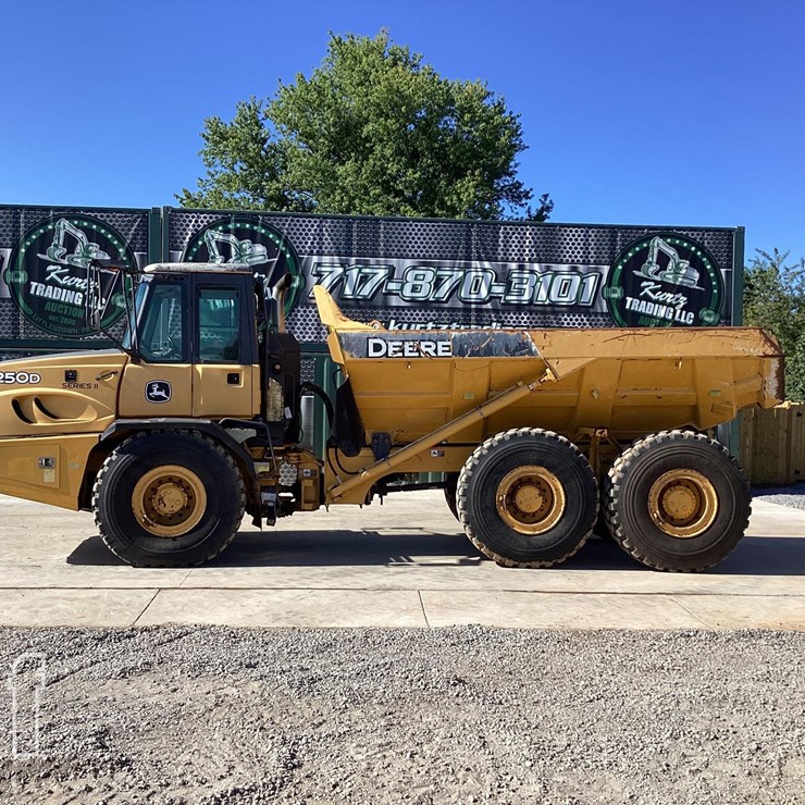 2015 DEERE 250D II