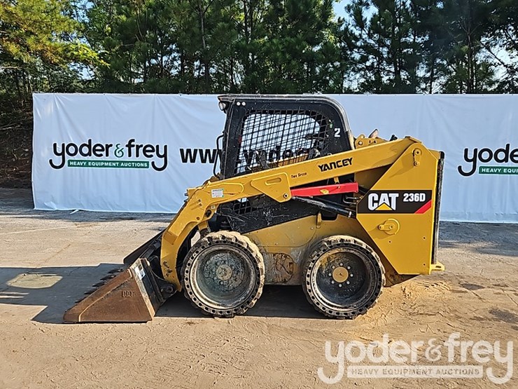 2016-caterpillar-236d-image-2