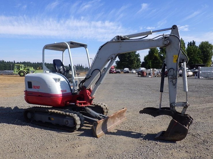 takeuchi-tb240-image-2