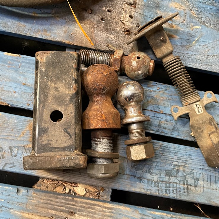 #8421 • (3) Hitch Balls