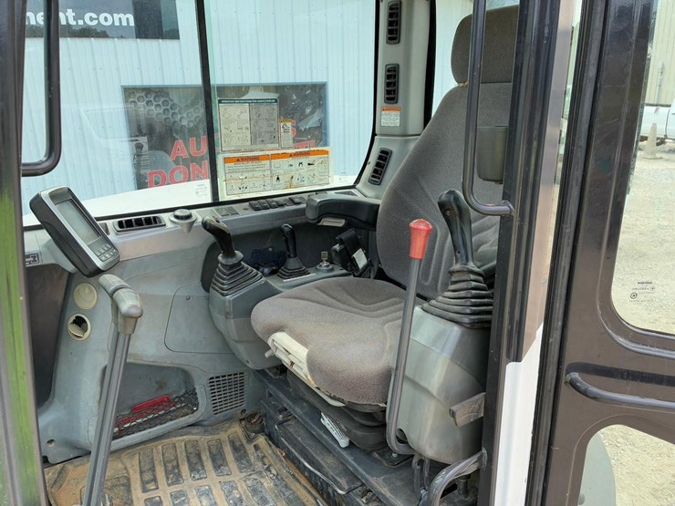 2017-bobcat-e85-image-24