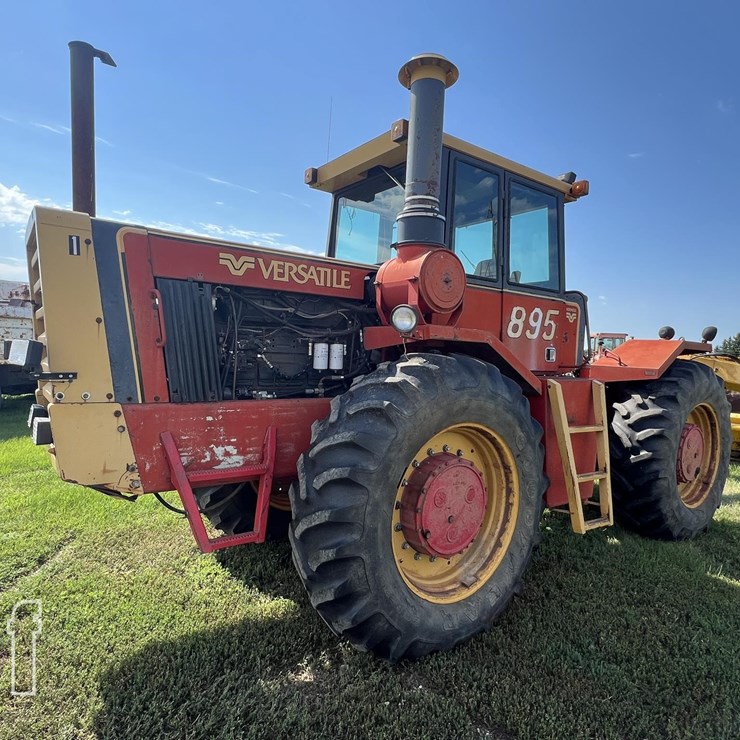 1982 VERSATILE 895