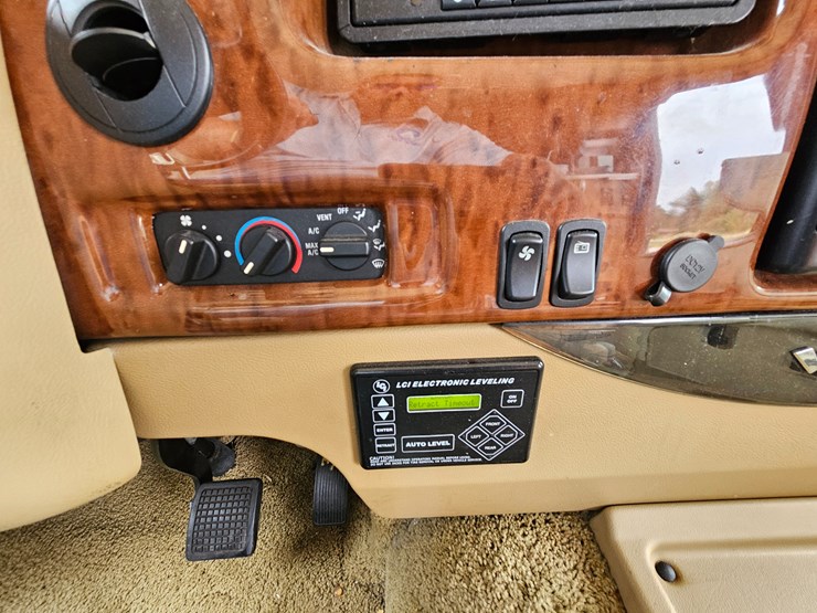 #21543-•-2014-ford-f53-motorhome-image-40