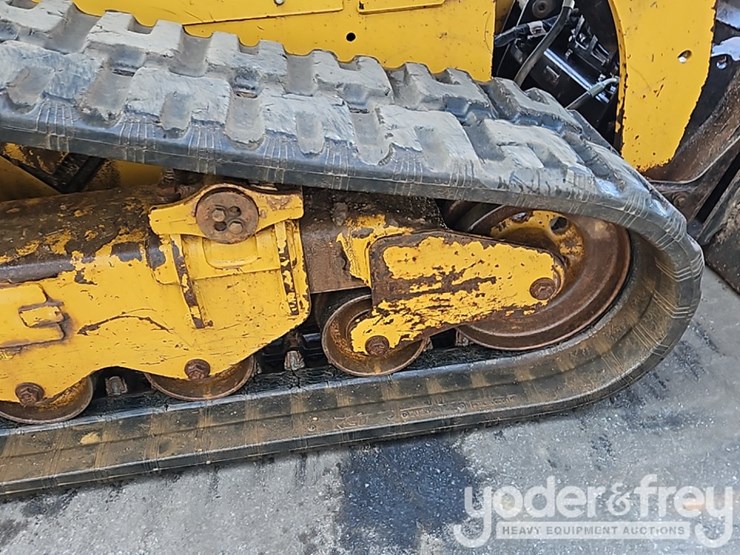 2021-caterpillar-299d3-image-10