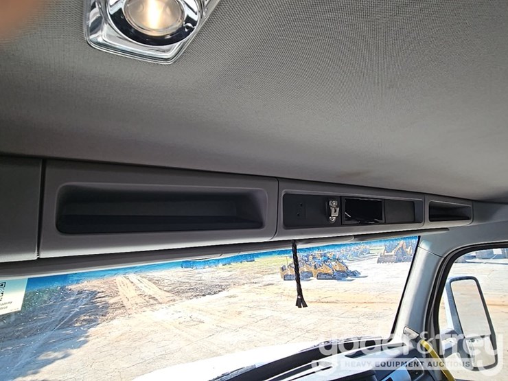 2023-kenworth-t880-image-43