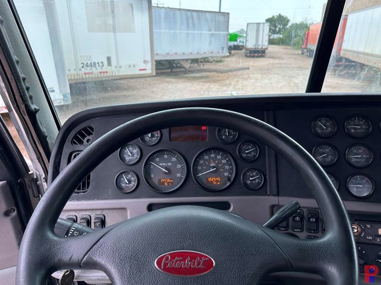 2012-peterbilt-367-image-13