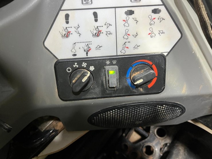 2023-bobcat-t770-image-26