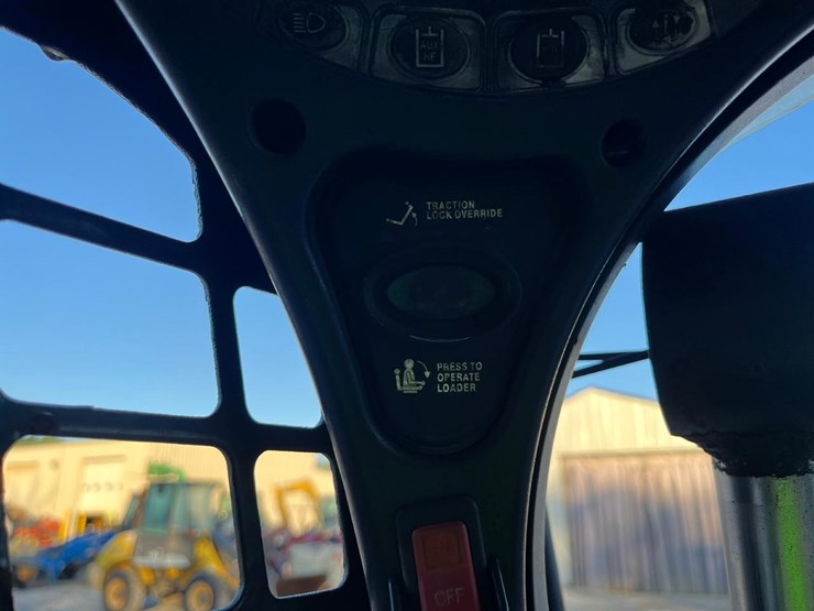 2012-bobcat-t870-image-22