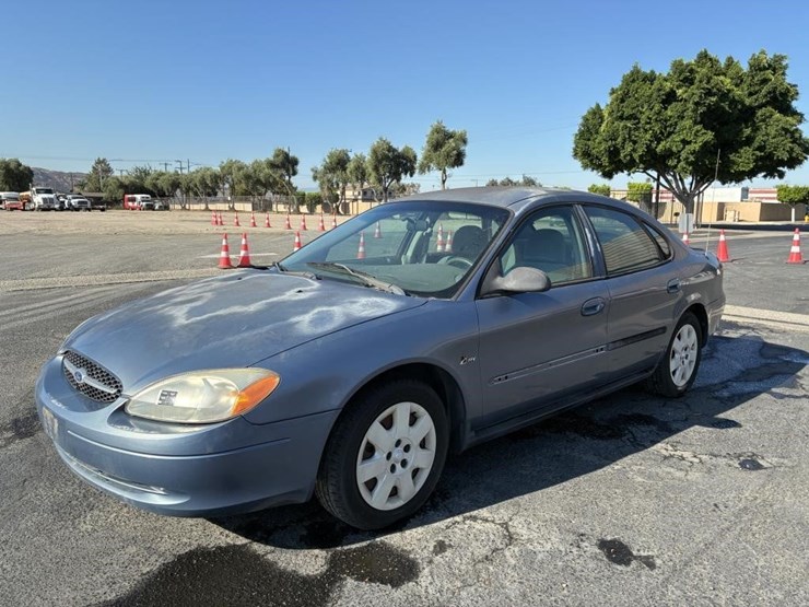 2000-ford-taurus-x-image-2