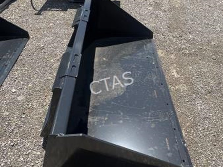 #8-•-wolverine-72"-skid-steer-bucket-image-4