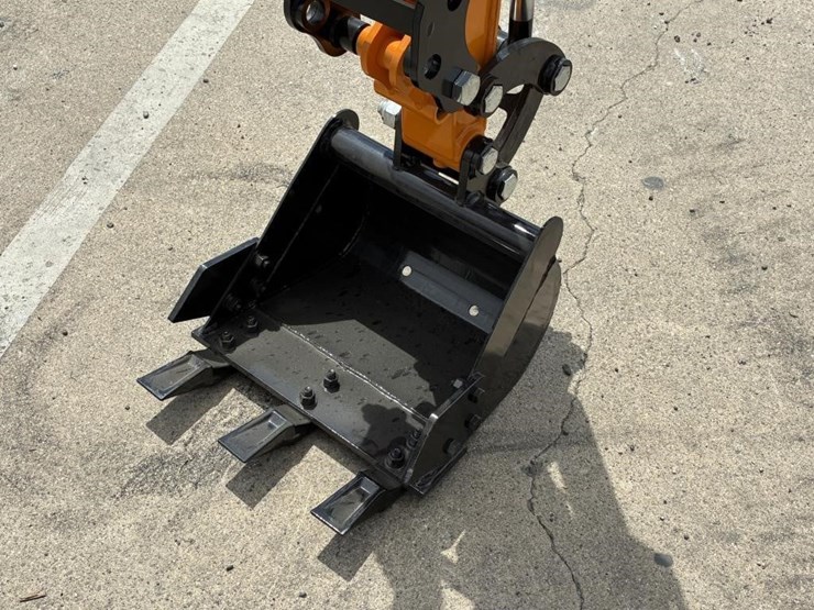 2025-vicsec-vc13c-hydraulic-excavator-image-9