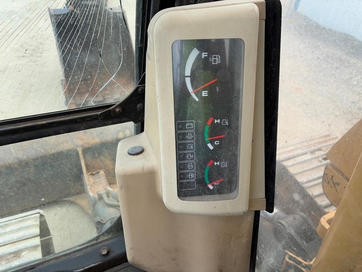 2004-caterpillar-311c-image-34