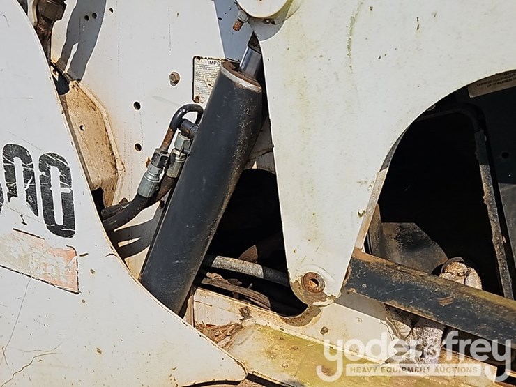 2006-bobcat-t300-image-11