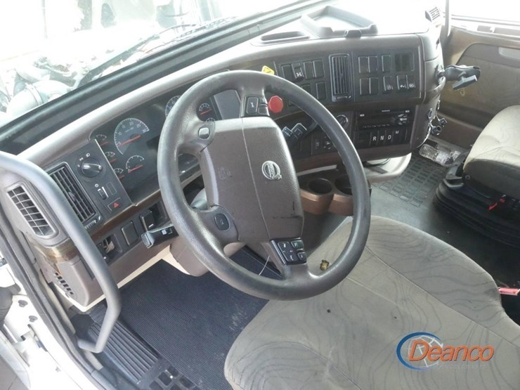 2016-volvo-vnl-truck-tractor,-s/n-4v4nc9eh1gn951258:-t/a,-sleeper,-volvo-d13-425hp-eng.,-ishift-auto,-12.5k-front,-38k-rears,-295/75r22.5-tires,-875k-mi.-image-15