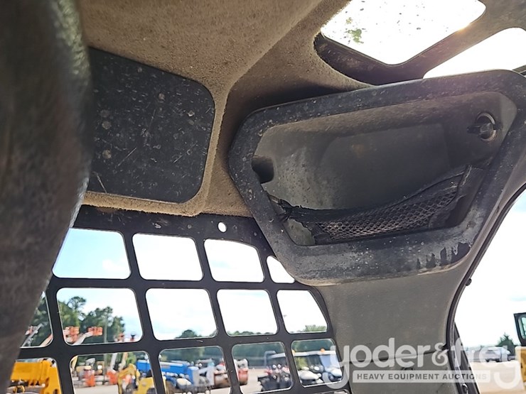 2021-bobcat-t64-image-30