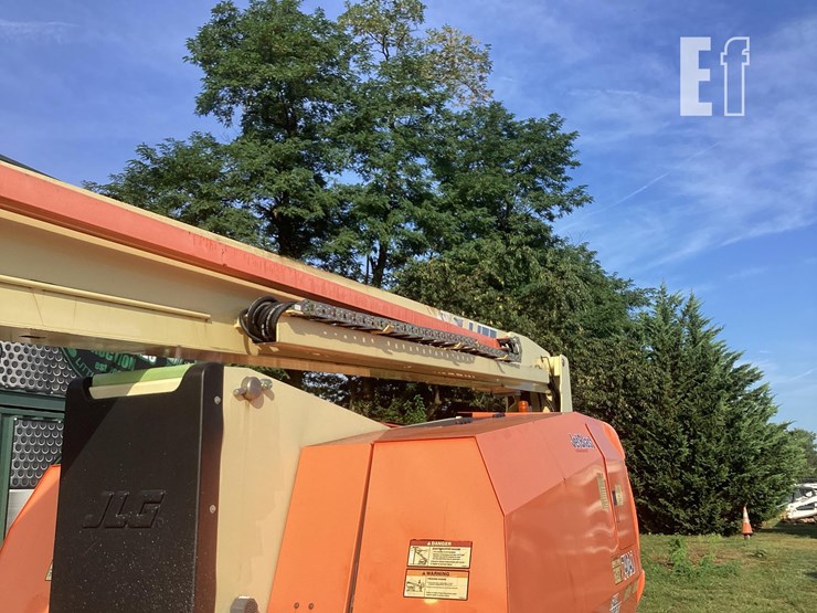2015-jlg-740aj-image-11