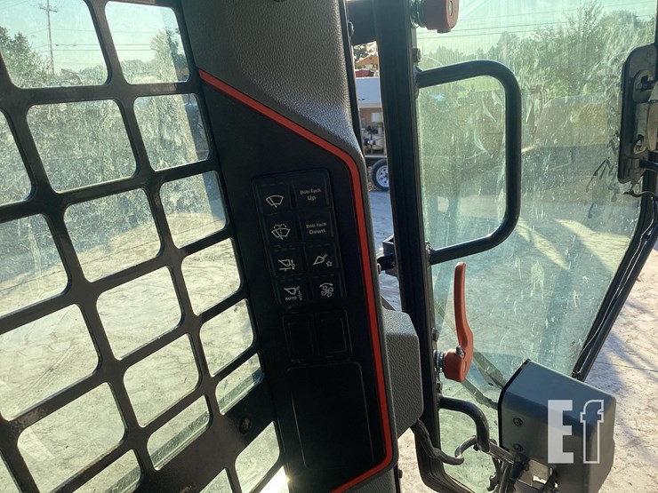 2023-bobcat-t64-image-17
