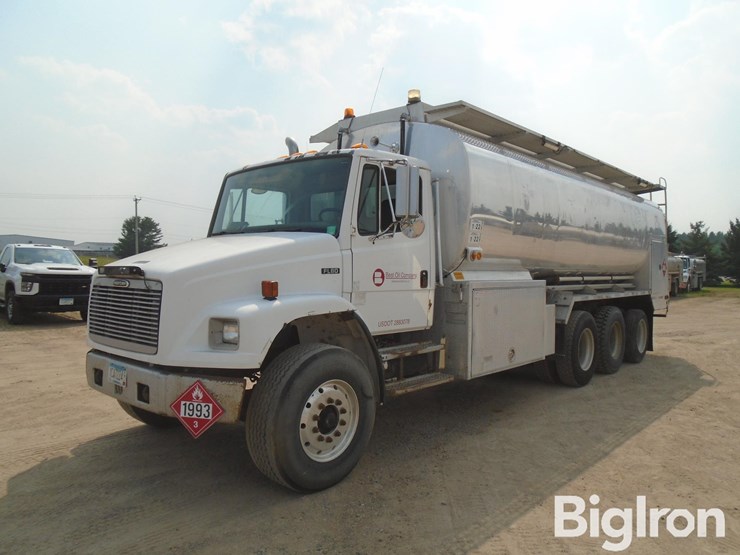 2002-freightliner-fl80-image-1