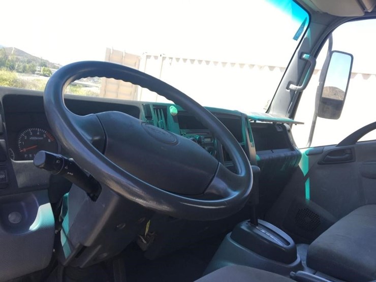 2009-isuzu-npr-image-8