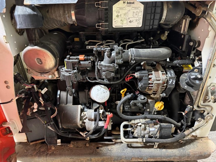 2021-bobcat-t595-image-15