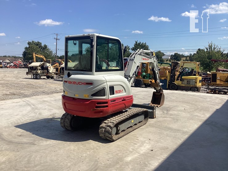 2022-takeuchi-tb235-2-image-4