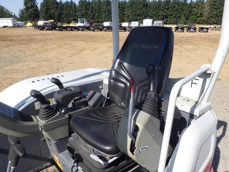 takeuchi-tb240-image-25