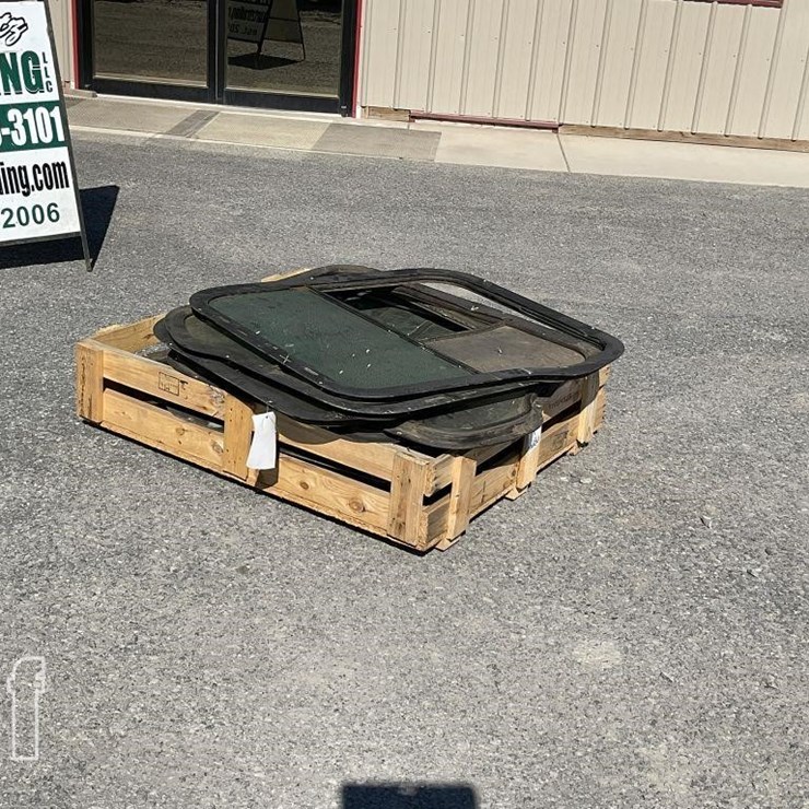 PALLET OF BOBCAT M SERIES SIDE GLASS & FRAMES
