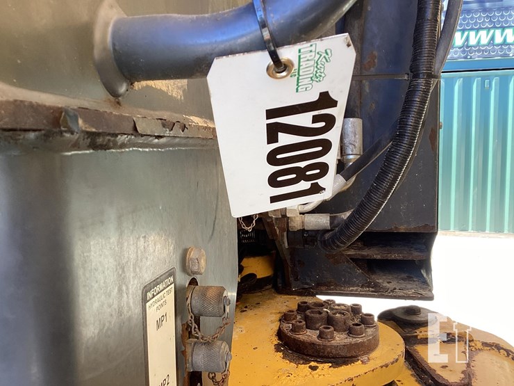 2015-deere-250d-ii-image-18