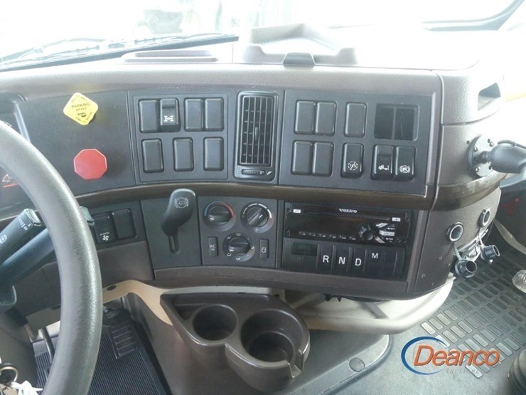2016-volvo-vnl-truck-tractor,-s/n-4v4nc9eh1gn951258:-t/a,-sleeper,-volvo-d13-425hp-eng.,-ishift-auto,-12.5k-front,-38k-rears,-295/75r22.5-tires,-875k-mi.-image-18