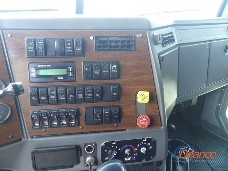 2008-western-star-4900sa-image-22