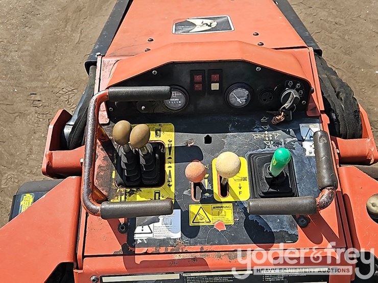 2017-ditch-witch-sk650-image-23