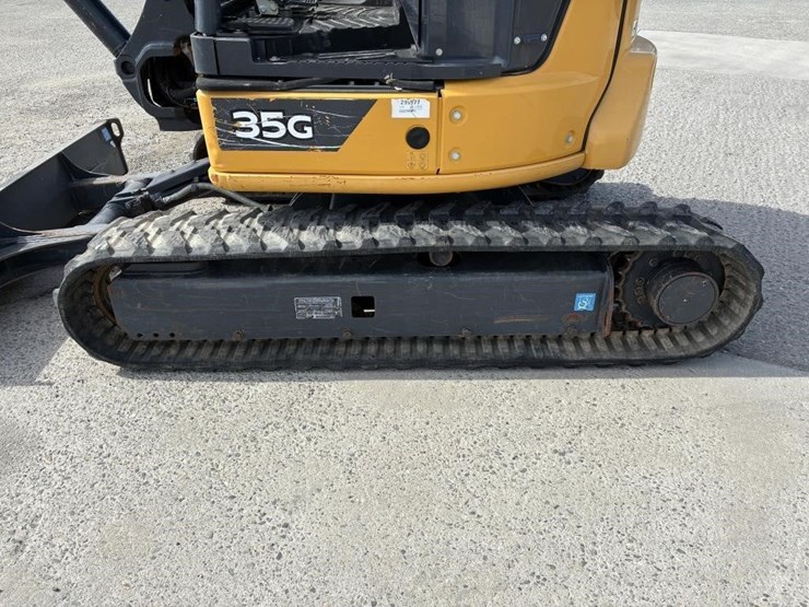 2024-deere-35g-image-14