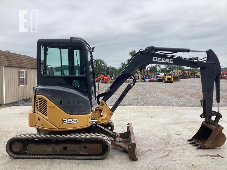 2006-deere-35d-image-5